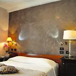 Regina 3*