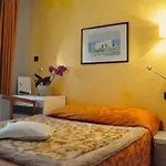 Regina 3*