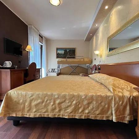 Regina Hotel 3*