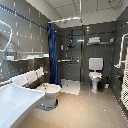 Regina Hotel 3*