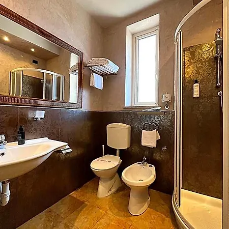Regina Hotel 3*