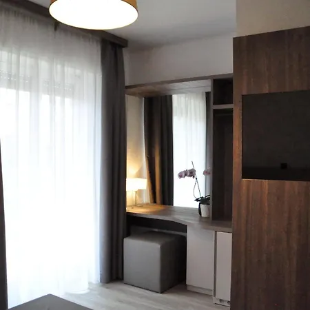 Regina 3*